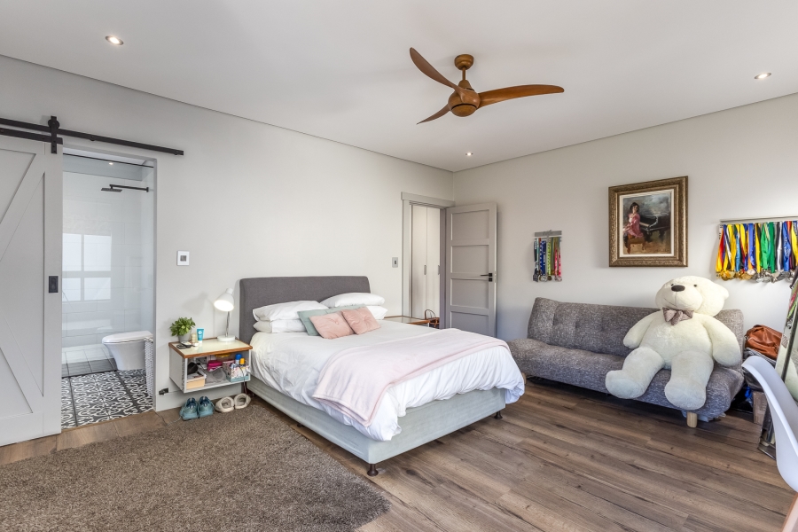 4 Bedroom Property for Sale in Lemoenkloof Western Cape